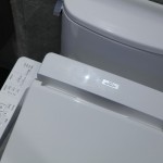 對(duì)於肌膚較為敏感的家人來說，或是在寒冷的天氣中，TOTO智慧免治馬桶都能早一步知道，滿足全家大小的暖心呵護(hù)。