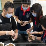 邀請廚藝職人 ＃吳志杰 ，以自身30年以上的廚藝經(jīng)驗，帶領同仁們，循序漸進地完成。