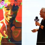 藝術(shù)家以自身作品、國家風(fēng)景、人文藝術(shù)等照片，視覺搶眼又震撼，新業(yè)家族們紛紛拿起手機(jī)記錄這美好的片刻。