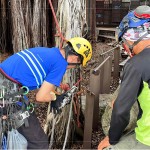 每次的攀登任務需慎重且仔細，搭配上同伴的協(xié)助，才能安全攀登，準確執(zhí)行。