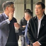 新業(yè)建設(shè) 蕭智夫 建築師(左一)與同業(yè)先進(jìn)們分享設(shè)計(jì)想法，以機(jī)能為先，優(yōu)雅為心，以現(xiàn)代建築為語彙，著重建築線條與虛實(shí)進(jìn)退間的比例。