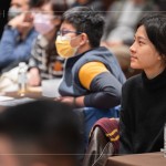 靜靜地聆聽著講師的分享，一筆一劃，道出老師傅的匠心獨具，與一段代代相傳的故事。