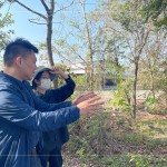 「每棵樹都有其姿態(tài)風采，有的筆直挺立端莊大方，也有不規(guī)則生長卻帶有一股慵懶氣息，主觀的美感加上客觀的分析，就可以選到適合生長的樹」吳志輝建築師(左一)娓娓說道。