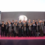 頒獎團隊與得獎?wù)咭煌嫌傲裟?。?屆臺中市都市空間設(shè)計大獎緊扣「適法」、「創(chuàng)意」、「傳承」等訴求，傳達幸福城市始於移居宜家的意涵。