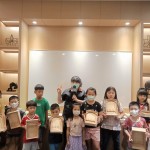 小朋友們完成了屬於自己獨一無二的彈珠臺，從敲敲打打中學習到做任何事都需要耐心等候與按部就班，就可以感受到只屬於自己的小榮譽。