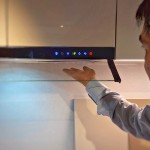 有時候，直接使用手心手背感受風的流動、用指尖撫摸材質的觸感，心裡將會更清楚餐廚器具是否合乎職人的標準。