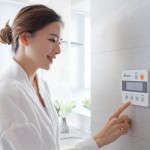 喜歡在晨起時(shí)藉由泡澡喚醒交感神經(jīng)，抑或是將花灑打開將一整天的疲憊隨著水花沖散？將暖風(fēng)機(jī)調(diào)到自己偏好的溫度，緩和冷與暖的交界，帶來舒適又舒心的沐浴時(shí)光。