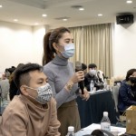 彼此結(jié)識未來的好鄰里好厝邊，現(xiàn)場住戶一一輪流自我介紹。