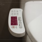 配有智慧馬桶，在寒冷的天氣有座溫調(diào)節(jié)舒適，守護(hù)家人嬌嫩的肌膚。