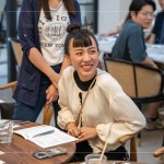 周末優(yōu)閒午後，與新業(yè)家族住戶共同學(xué)習(xí)，跟著講師的故事線穿梭，彷彿閱讀一本充滿驚喜的尋油記。