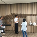 景觀健身房裡的一側(cè)，佈滿不規(guī)則而立體的線條，隱身的收納空間透過具現(xiàn)代感的擺設(shè)，瞬間進(jìn)入藝術(shù)的魔幻空間。