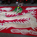 奉於寺廟內，農友用自家香米堆疊出的一尾神龍。