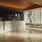 建築師巧妙運用基地優(yōu)越的採光與通風條件打造精緻小品建築，以「光盒子」為構想核心，形塑出兼具自明性與神秘感的建築語彙。