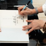 新業(yè)手札筆記本，搭配講師親筆簽名，作為當(dāng)天互動(dòng)禮，贈(zèng)與一份特別的祝福。