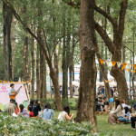 市集裡，樂曲輕揚，舒緩五感，為日常多一點儀式感，細細品味。