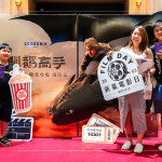 進(jìn)場(chǎng)前，和家人一同留下美好畫面，雀躍心情溢於言表。