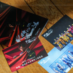 劇團(tuán)特別精選五張劇照，製作成限量400份的專屬明信片，贈(zèng)送給參加『感謝消防英雄明信片傳情活動(dòng)』的來(lái)賓。