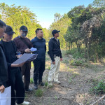 新業(yè)建設簡福榮總經理(圖左一）、楊家凱建築師(圖左二)與新業(yè)職人團隊、景觀設計團隊，前往彰化田尾，嚴選在地樹種，圈起土地與建築間的情感。