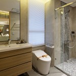 踏進(jìn)淋浴間，乾濕分離設(shè)計(jì)，保有一方私領(lǐng)域，在氤氳水氣中，疲憊的身心悄悄獲得釋放，優(yōu)雅大方的洗手檯面，搭配下方完整的收納空間，讓整個(gè)衛(wèi)浴空間乾爽、舒適、宜人。