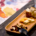 品酩醇酒之餘，輔以『輕佐食』－堅果、果乾、起司跟麵包，微微香氣在酒間點綴、不搶戲。 