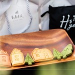 伴手禮致上公益烘焙坊的手工餅乾及環(huán)保購物袋，可愛、溫馨兼顧著美味，讓本次活動開啟美善的起點。