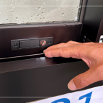 配有『限開(kāi)裝置』，確保家中孩童的生活安全。