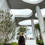 頂樓以天井設(shè)計(jì)，將綠意律動(dòng)帶到天際，令人忍不住仰望。