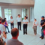 新業(yè)建設(shè)邱副總向公會(huì)的夥伴們介紹【觀峰】迎賓大廳的結(jié)構(gòu)與設(shè)計(jì)等概念，彼此分享所見所學(xué)與心得。