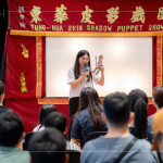 由東華皮影劇團(tuán)自製的獨(dú)特『紙影戲偶』–孫悟空、鐵扇公主、牛魔王造型，作為當(dāng)天伴手禮之一，讓大朋友與小朋友動(dòng)動(dòng)手指彩繪與DIY。