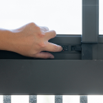 每扇窗戶，兒童安全開關(guān)是新業(yè)的標(biāo)配，確保家中小孩的安全與無慮。