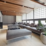 舒適大空間的KTV室，謙雅於形，相約親朋好友沉浸於愜意時(shí)光，讓生活蔓延如詩。