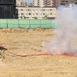 點(diǎn)燃火紅的炮仗，響徹的聲響，繚繞著【新業(yè)V＆A】基地，象徵圓滿吉祥好兆頭。