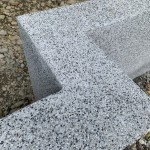 抿石子的溫潤是來自老師傅的巧手及耐心，有了抿石子點綴，給街道家具注入一絲活潑氣質(zhì)。