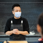 邀請廚藝職人 ＃吳志杰 老師，身懷30年以上的廚藝經(jīng)驗，不藏私的傳授給新業(yè)同仁們，一起品嚐仲夏時節(jié)的北部粽。