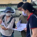 建築師與藝術(shù)家張婷雅(圖左一)，透過圖面的討論與現(xiàn)場實(shí)際模擬，讓「自然元素寓教於樂」，想給孩子們天馬行空的想像空間。