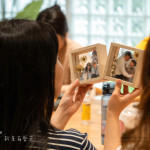 體驗活動—手作押花相框，剪貼各式花材，拼貼屬於自己與家人們的回憶，裱入相框，擺至家中，妝點日常美好。