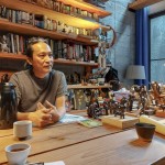 藝術(shù)家 陳煜權(quán)再度與新業(yè)攜手合作，盼以《漂浮著》訴說兒時(shí)親近海、與之互動(dòng)的記憶，在社區(qū)中呈現(xiàn)出安靜的氛圍，留給住戶跟作品獨(dú)處的美好時(shí)光。