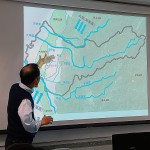 新業(yè)建設(shè)卓勝隆董事長 ，分享臺中市各區(qū)的發(fā)展與演變，讓新進人員對此有全面的了解。