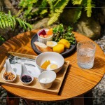 乳蛋白優(yōu)格搭配水煮蛋、現烤地瓜及當季水果生菜，手作優(yōu)格創(chuàng)意健康料理。