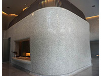 以曲面設(shè)計的門廳，充滿藝術(shù)感，令人驚艷。（盧金足攝）