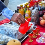 斟滿酒杯，裝滿虔誠祈禱的心意，期許內(nèi)心的想望與希冀被上蒼聽見，祈願工程一切平安圓滿。