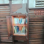 窗櫺式書櫃為本處書席主要之書籍分享空間，等您來交換一本好書。