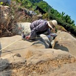 重達(dá)3噸以上的大石頭，是『大塊森鄰』溪流瀑布區(qū)的主角，在小小溪石的陪襯下，更能凸顯滂沱氣勢(shì)。