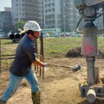 職人團隊陸續(xù)在基地上各區(qū)域，進(jìn)行不同深度的樣本抽取。(拍攝日期:2020/12/29)