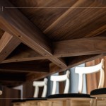 臺(tái)灣職人匠心的堅(jiān)持，使用傳統(tǒng)榫接作為主結(jié)構(gòu)，以全實(shí)木、雙榫榫接桌腳及支撐橫桿連接處，結(jié)構(gòu)單純且雙倍紮實(shí)。