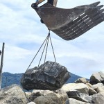 『臺東南田石』被譽為世界五大名石之一，由於質地適中、圖案多變，加上天然的白色條紋分布於黑灰色石體，是特有的石頭種類。