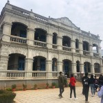 古今中外的文化在金門各自串聯(lián)，彷彿模糊彊界匯聚為獨(dú)特地景。陳景蘭洋樓，氣派建築如遊三零年代的璀璨上海！