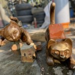 夕陽餘暉照映著臉部神情，透過自然的染色技法，用顏色去豐富、滿足想像。(圖為藝術(shù)品化學(xué)染色階段)