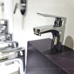 各式各樣的典雅款式，晶瑩剔透的質(zhì)感，映照出光影的自然流線，實用兼具質(zhì)感是新業(yè)始終的堅持。