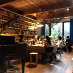 場(chǎng)勘那天，在一盞暈黃的燈光下，我們聚集了許多熱情的想法，眾人的靈感彼此交織，讓漂浮的夢(mèng)想更鮮明。